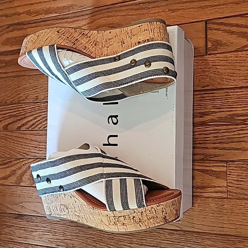 Sahalie Navy size 7 M Wedge Heel Sandals - New in Box - Picture 7 of 10